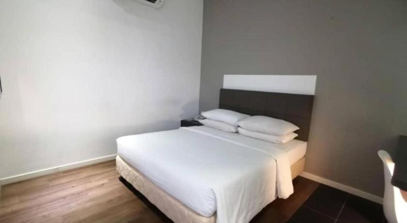 The Ardens Hotel - Austin Johor Bahru Exterior photo